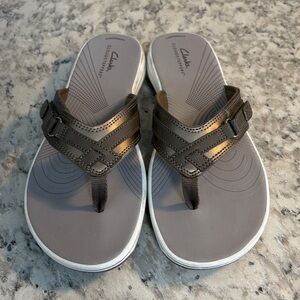 Clarks Women's Breeze Sea Flip-Flop sandal  women’s 10 M